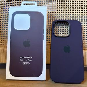 Authentic Apple IPhone 14 Pro Silicone MagSafe Case